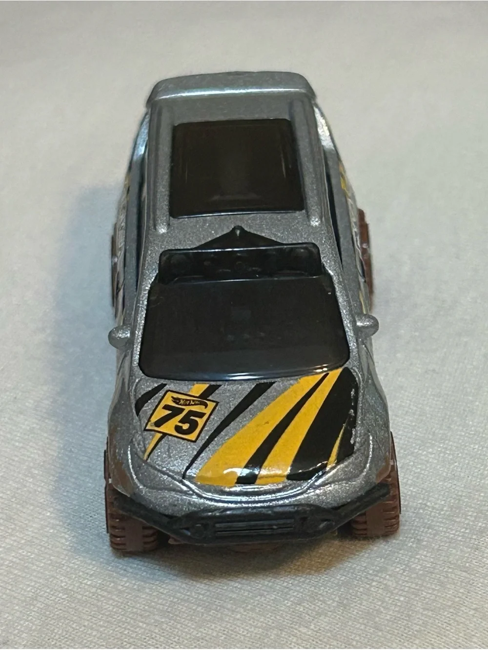 Hot Wheels 2023 Chrysler Pacifica Off-Road Minivan - Mud Studs